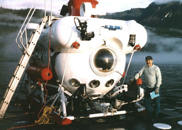 Man leaning on Hyco Pisces sub in water